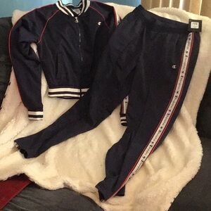 2piece Wms CHAMPION TRACK SET
SIZE SMALL